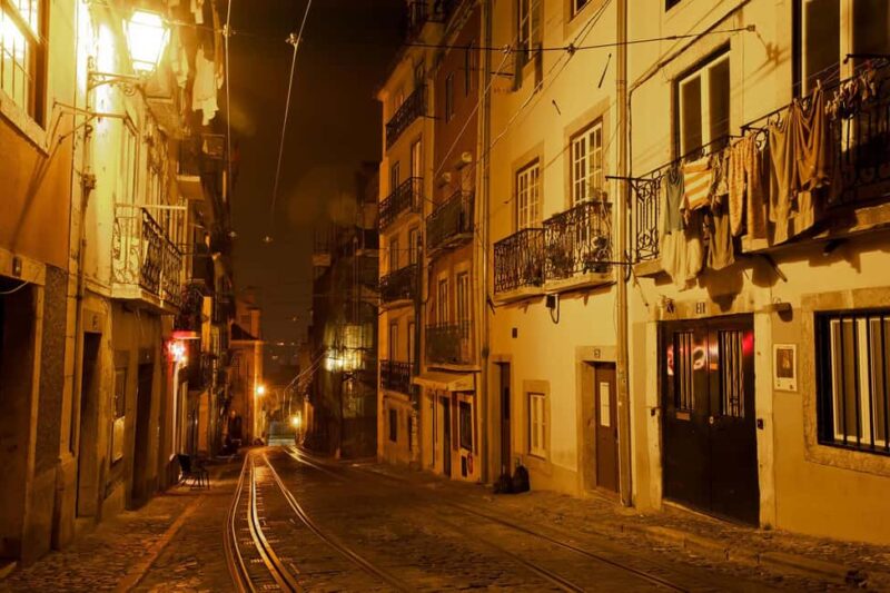 Lisbon: Fado Show with Dinner and City Tour - Explore Lisbon’s Nighttime Charms with a Fado and Dinner Tour