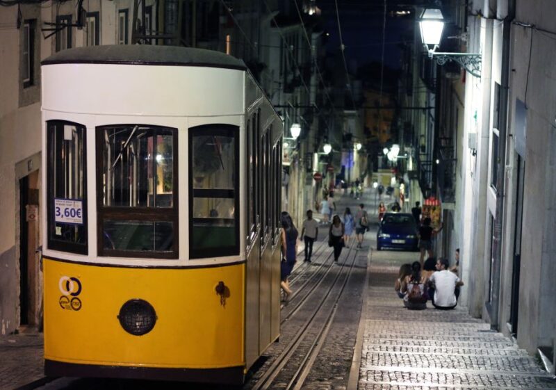 Lisbon: Fado Vadio Tour with Portuguese Tapas - Key Points