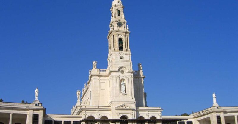 Lisbon: Fatima, Aljustrel, Nazare, and Obidos All Day Trip - Exploring Óbidos Medieval Charm