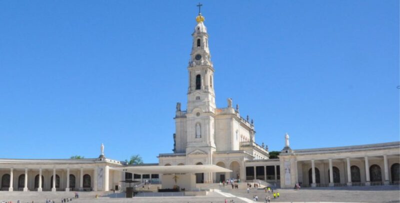 Lisbon: Fátima, Batalha, Nazaré and Óbidos w/ Ginja Tasting - Key Points