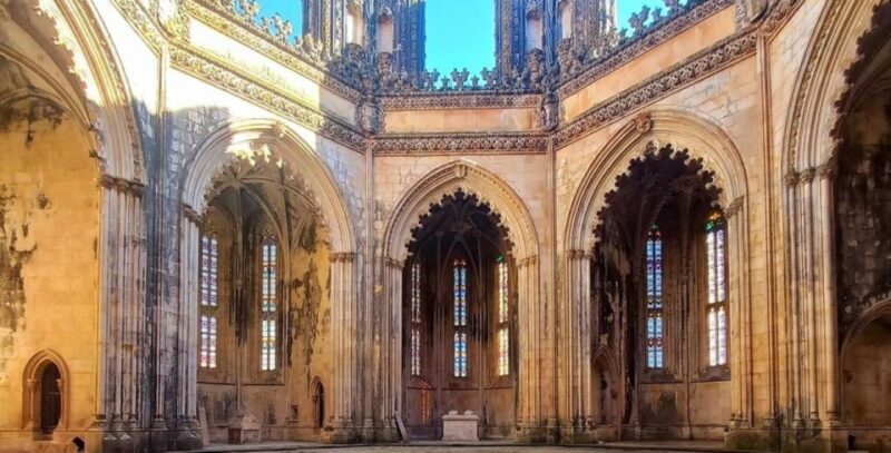 Lisbon: Fátima, Batalha, Nazaré and Óbidos w/ Ginja Tasting - Lunch with Ocean Views in Nazaré
