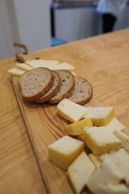 Lisbon: Food Tour in the most Authentic Quarter - Exploring the Authentic Lisbon Market with Antony Bourdains Touch