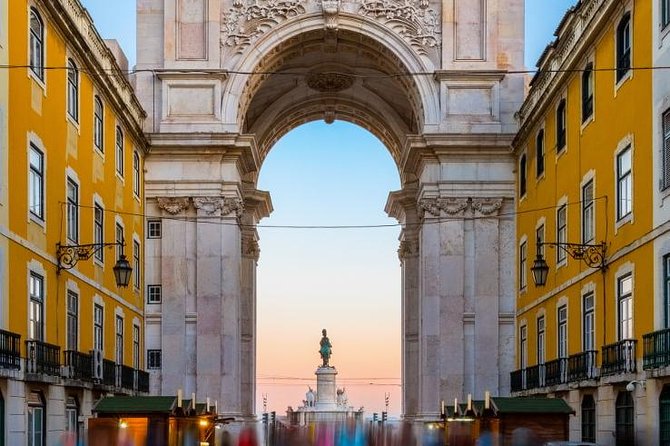 Lisbon Full Day Discovery Tour in Private Vehicle - Visiting Castelo de São Jorge: A Historic Fortress