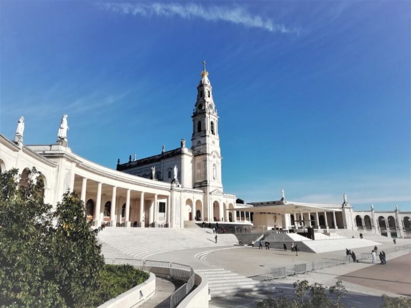 Lisbon: Full-Day Private Guided Tour to Fátima - Free Time for Reflection and Souvenir Shopping