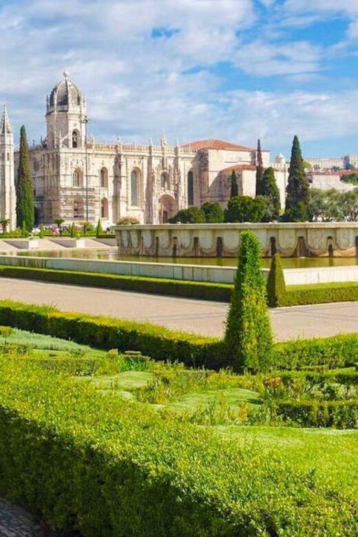Lisbon: Guided tour of Belem - Visiting the Tomb of Vasco de Gama
