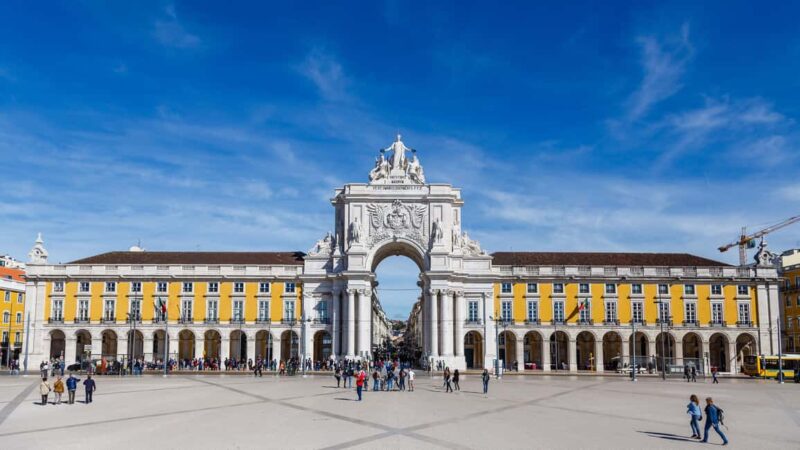 Lisbon Half Day Luxury Private City Tour - Visiting the Lisbon Cathedral