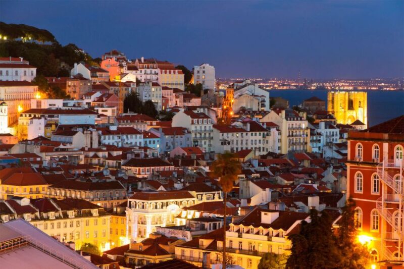 Lisbon: Half-Day Night Group Tour w/ Fado Dinner Show - Key Points