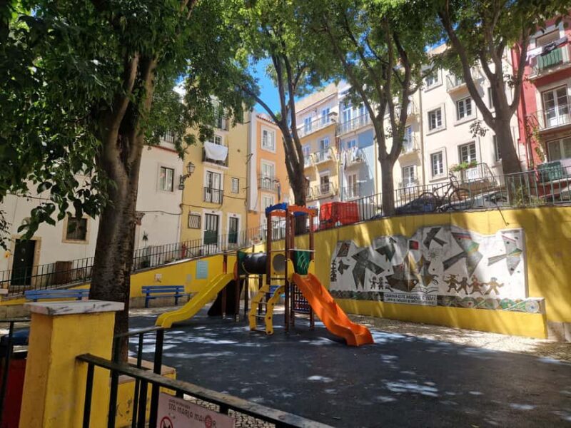 Lisbon: Hidden Gems Walking Tour with Coffee & Pastries - Key Points