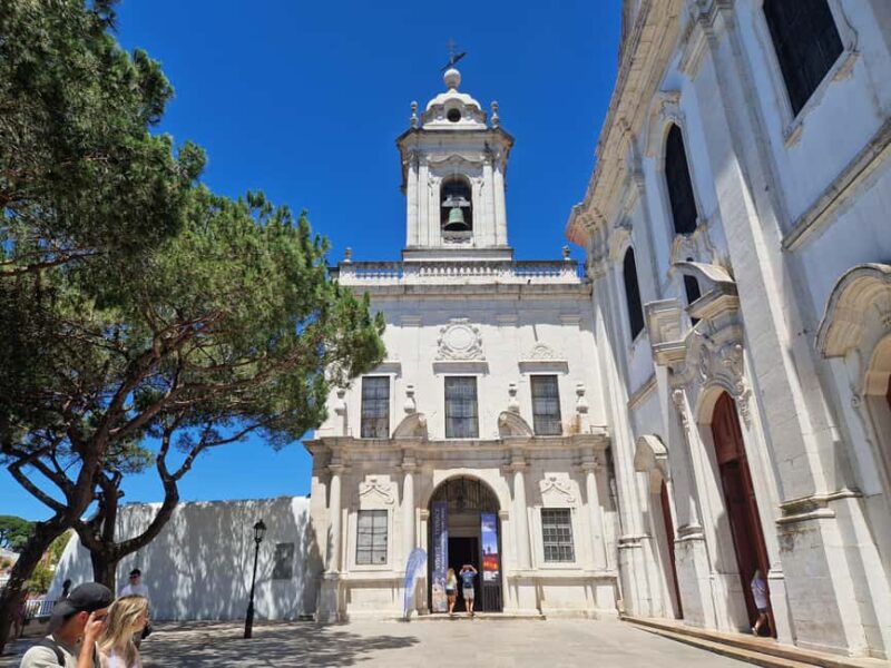 Lisbon: Hidden Gems Walking Tour with Coffee & Pastries - Shopping at Feira da Ladra Flea Market