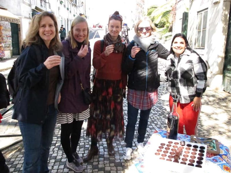 Lisbon: Highlights and Hidden Gems Tour - Exploring Lisbons Historic Graça Neighborhood and Old Town