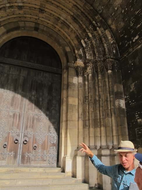 Lisbon: Highlights and Hidden Gems Tour - Logistics, Group Size, and Accessibility