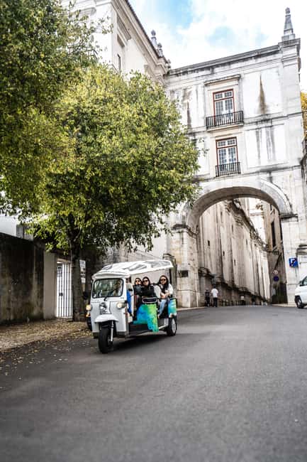 Lisbon Highlights: Private Tuk Tuk Sightseeing City Tour - Key Points