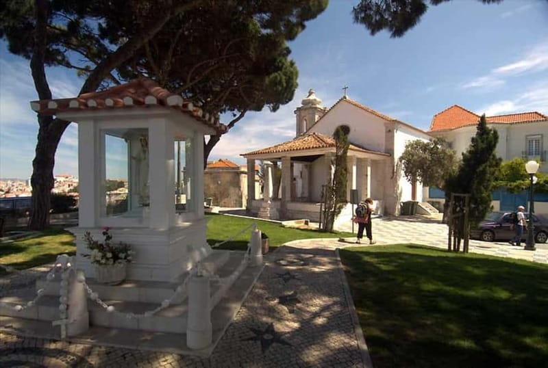 Lisbon Highlights Tuk Tuk Tour Historic & Scenic Guide - Scenic Stops for Photos and Quick Snacks