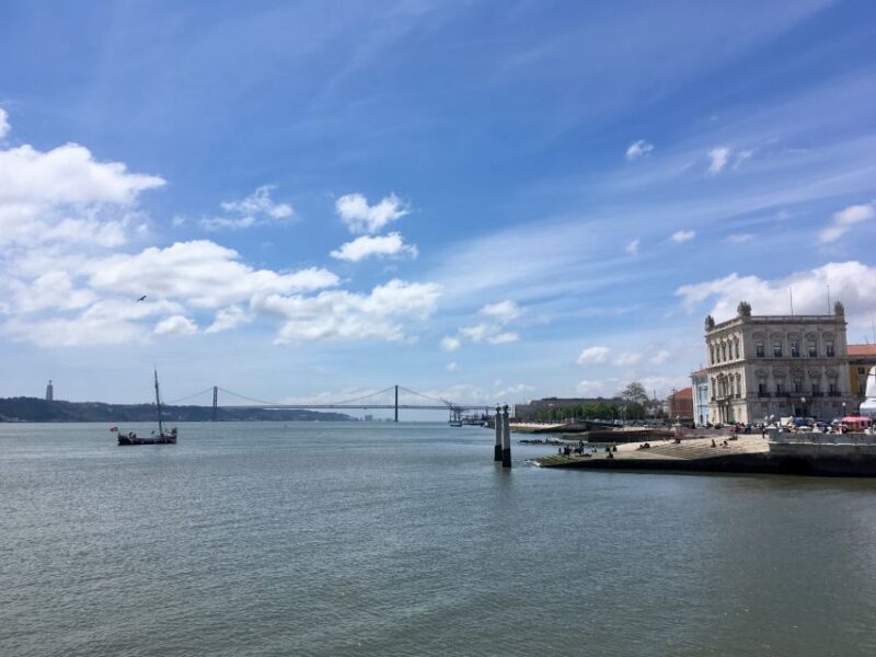 Lisbon: Hills, Alfama, and Mouraria Tour by Electric Bike - Key Points