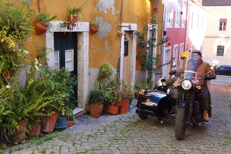 Lisbon : Historic Motorcycle Side-car Tour 1H - Discover Lisbon’s Oldest District: Alfama’s Narrow Streets and the Cathedral