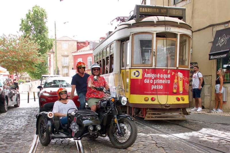 Lisbon : Historic Motorcycle Side-car Tour 1H - The Grand Finale: Panoramic Views from Graça Viewpoint