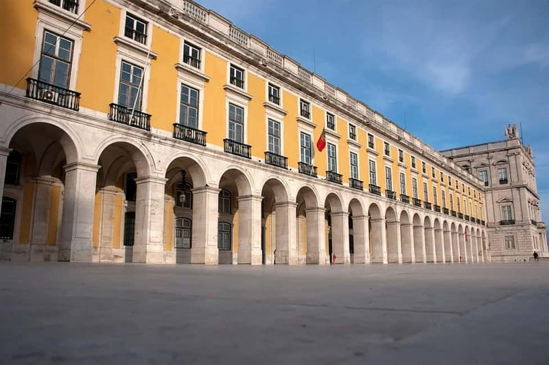Lisbon: Iconic Landmarks Walking Tour - Praça do Comércio: Lisbon’s Riverside Landmark