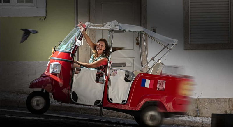 Lisbon in French, the French-speaking tuktuk. - Personalization and Professional Guidance