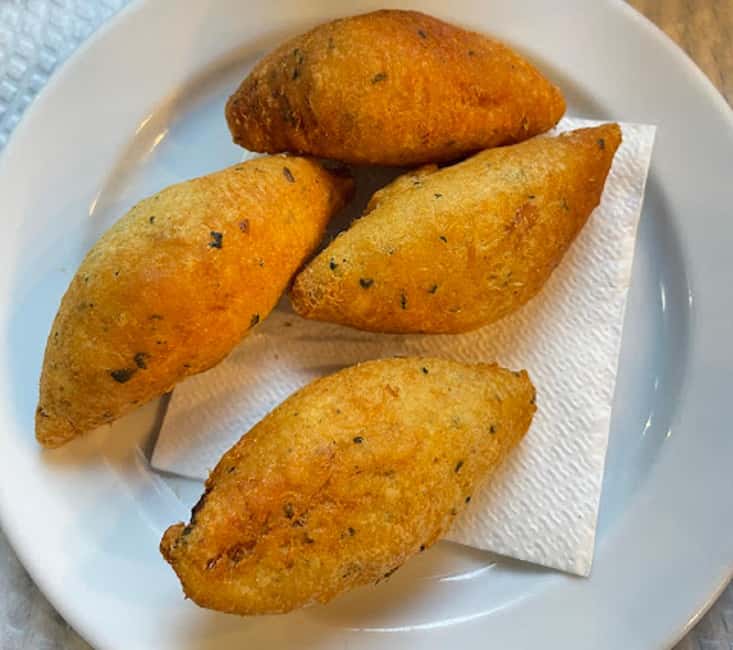 Lisbon: Learn Portuguese While Tasting Guided Walking Tour - Exploring Lisbon’s Historic Streets with a Local Guide