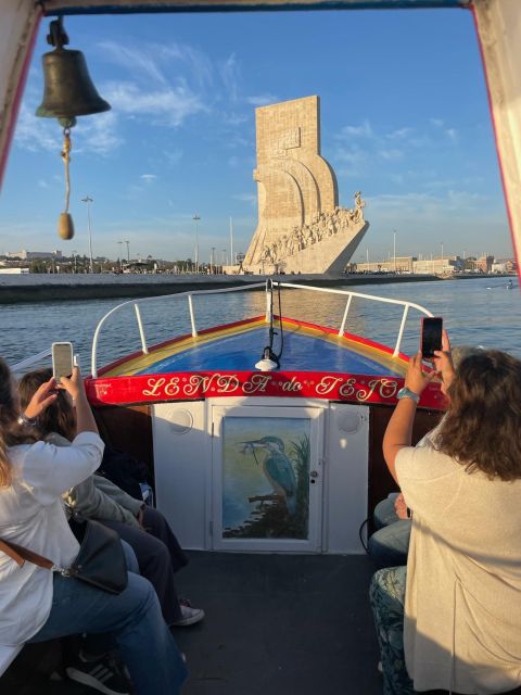 Lisbon: Live Guided Traditional Boat Sightseeing Cruise Tour - Navigating the Iconic Lisbon Monuments from the River