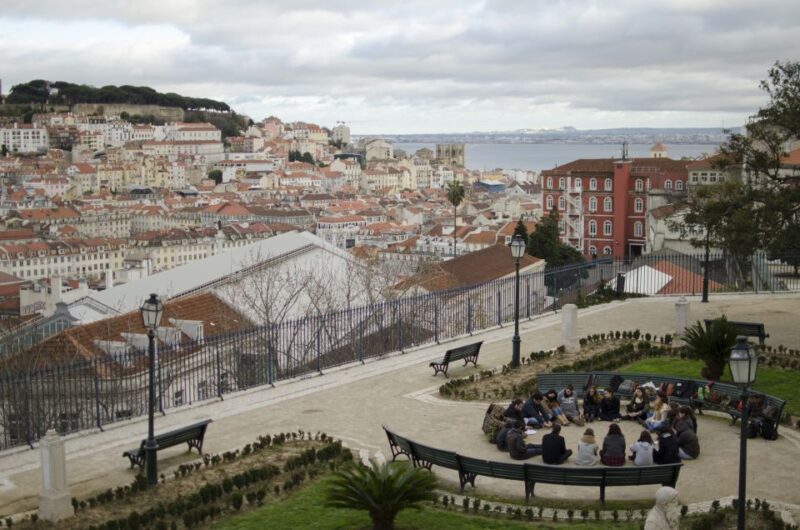 Lisbon Main Highlights Half Day Private Tour - Discovering Lisbon’s Castle and Main Squares