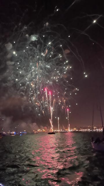 Lisbon: New Year's party on sailboat tour 2025 to 2026 - Experience the Magic of New Years Eve on a Lisbon Sailboat Tour