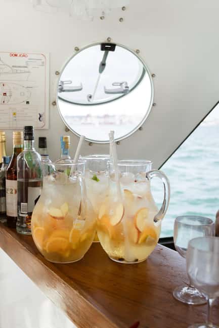 Lisbon: Night Cruise with DJ & Open Bar - Starting Point at Doca de Santo Amaro