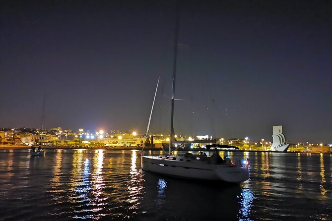Lisbon Night Sailing Tour with a Drink- 2h Small Group Tour - Key Points