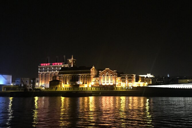 Lisbon Night Sailing Tour with a Drink- 2h Small Group Tour - Passing by the Monument to the Portuguese Discoveries
