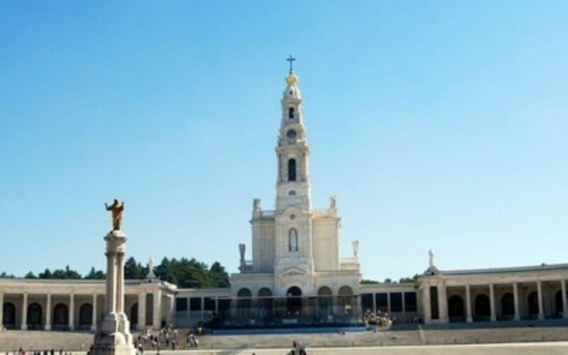 Lisbon: Óbidos, Nazaré, and Fátima Private Day Trip - Starting in Lisbon: Convenient Pickup and Personalized Service