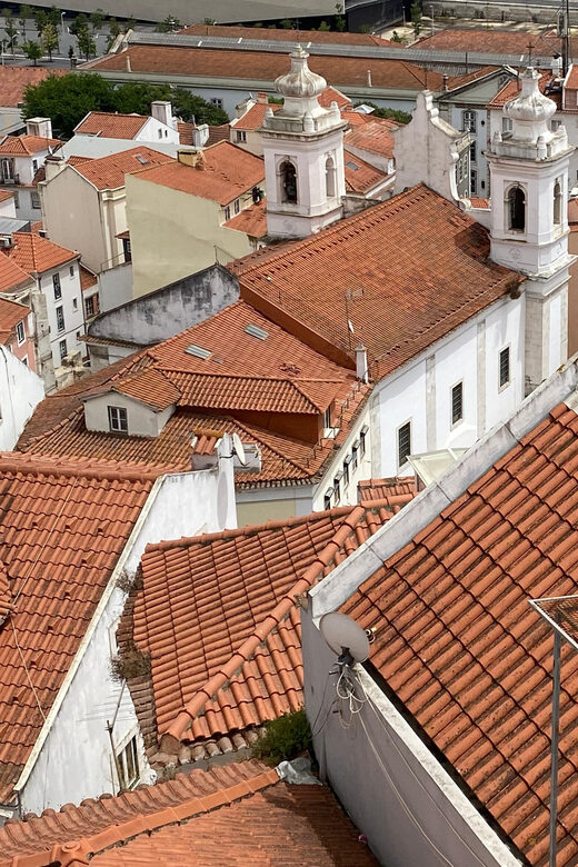 Lisbon: Old Town and Chiado Vintage Car Tour - Iconic Landmarks: Sé Cathedral, Monastery, and Pantheon
