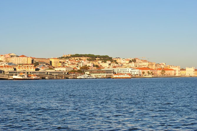 Lisbon Old town Sailng Cruise with a drink- 2h Small Group Tour - Visiting Lisbon’s Iconic Riverfront Monuments
