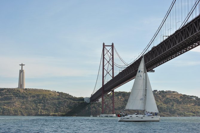 Lisbon Old town Sailng Cruise with a drink- 2h Small Group Tour - Flexibility and Timing Options