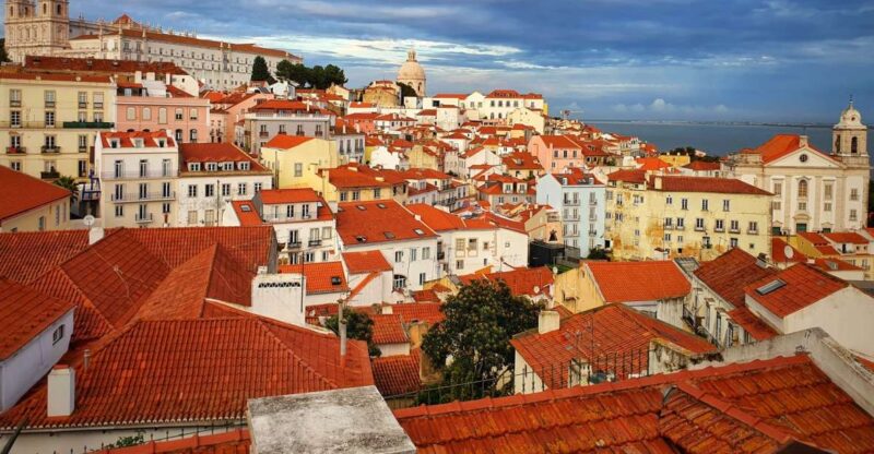Lisbon: Old Town Tuk Tuk Tour - Visiting Iconic Lisbon Squares and Streets