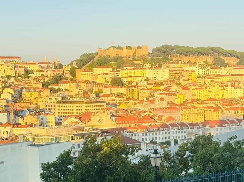 Lisbon: Old Town Tuktuk Tour - Starting at the Famos Food Market in Lisbon