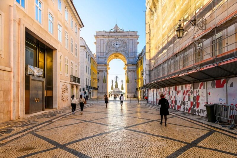 Lisbon: Old Town Walking Tour with River Cruise Tickets - The Guide’s Approach and Personalization