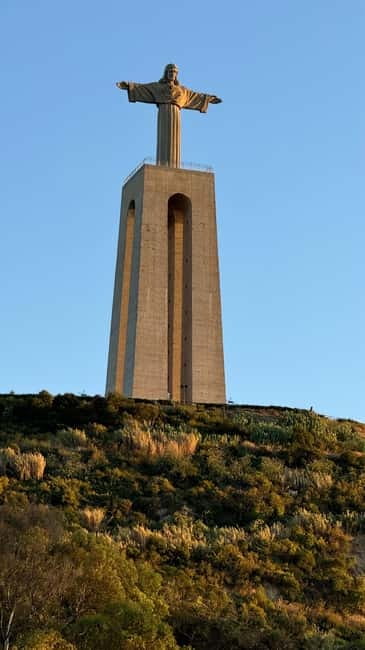 Lisbon On a Sailboat - Cultural Facts and Sailing Experience - The Unique Opportunity to Steer the Sailboat