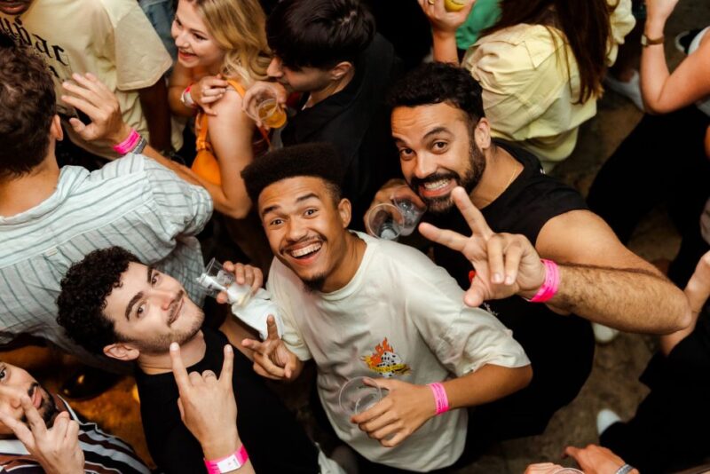 Lisbon PinkStreet Pubcrawl: 1hOpen Bar, Shots,VIP Club Entry - Practical Details and Logistics