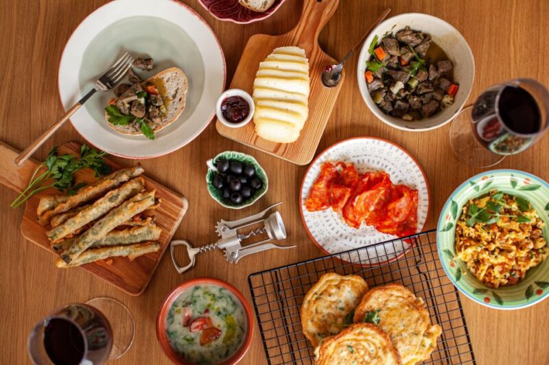 Lisbon: Portuguese Petiscos Cooking Class - How the Class Starts: Drinks, Appetizers, and Introduction to Petiscos