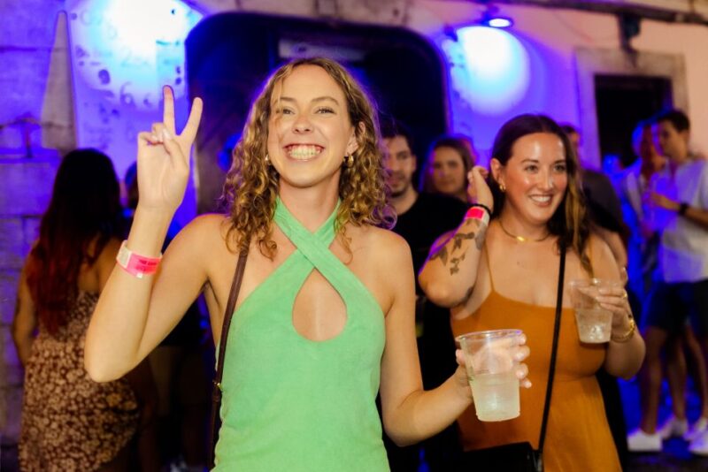 Lisbon Premium Pubcrawl: 1h Open Bar, Shots, VIP Club Entry - Whats Not Included in the Package