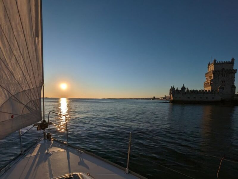 Lisbon: Private Boutique Boat Tour  Sail in Style - Iconic Lisbon Landmarks from the Water