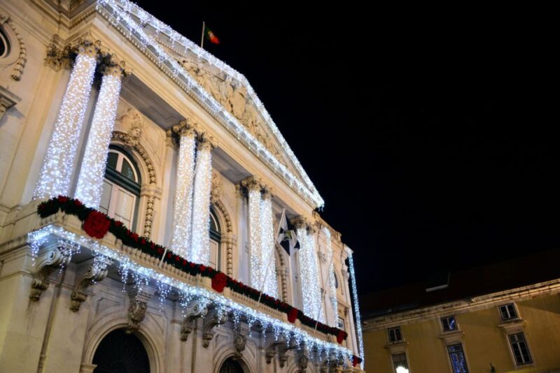 Lisbon: Private Christmas Lights Tour by Tuk-Tuk - Key Points
