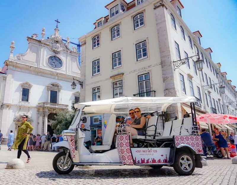 Lisbon: Private Christmas Lights Tuk Tuk Tour - Key Points