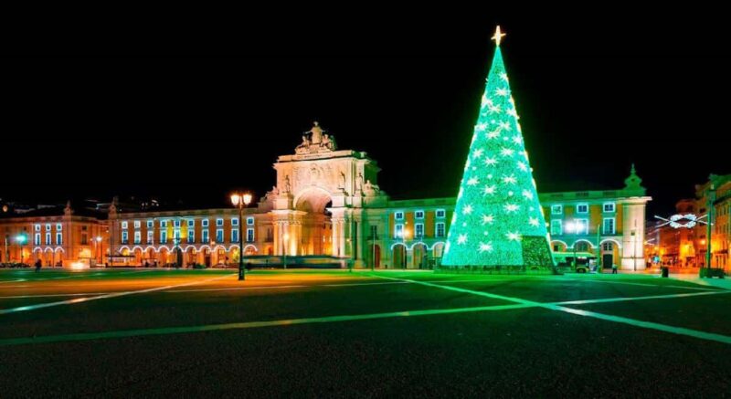 Lisbon: Private Christmas Lights Tuk Tuk Tour - Commerce Square and the Christmas Spirit