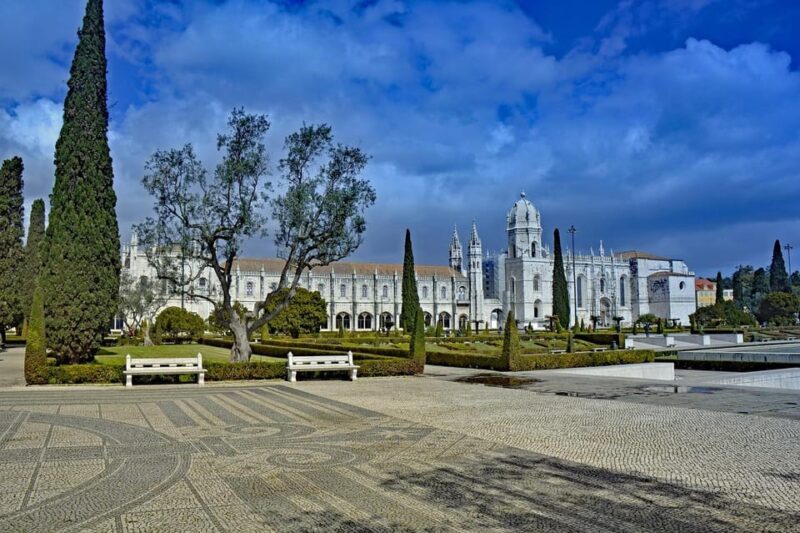 Lisbon Private City Tour with Local Guide 2 or 4 Hours - Practical Logistics and Comfort