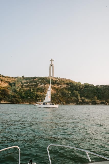 Lisbon PRIVATE Cruise - Fun, Friends and Unique Moments - Key Points
