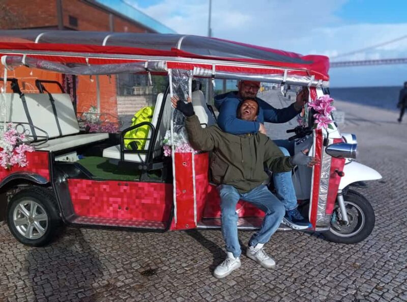 Lisbon: Private Eco friendly Tuk-Tuk Tour + 30 MINUTES FREE - Panoramic Views and Photo Opportunities