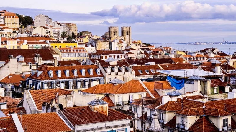 Lisbon: Private Guided Tuktuk Tour With History - Practical Details: Meeting Point, Accessibility, and Tips