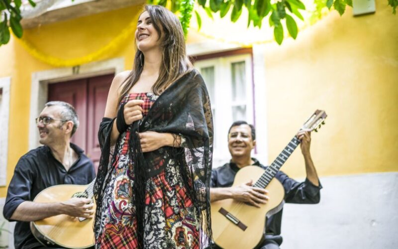 Lisbon: Private Kid-Friendly City Tour with São Jorge Castle - Walking Through Lisbon’s Historic Streets and Gardens