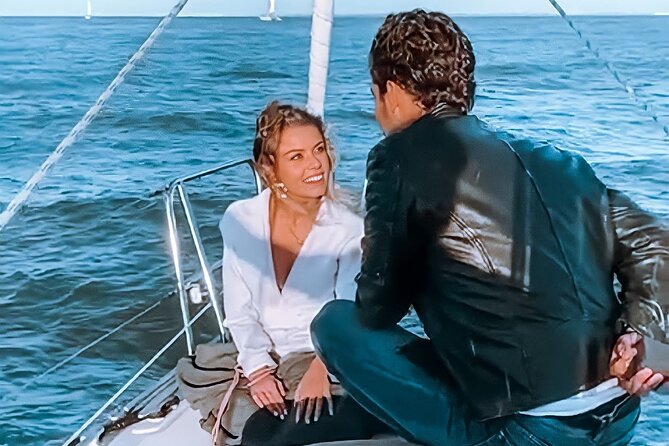 Lisbon Private Luxury Boat Tour with Welcome Drink - Key Stops: Landmarks and Photo Opportunities